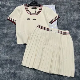 Miu Mulheres de Malha Jumpers Tops Saias Conjunto de Luxo Designer Letras Contraste Cor Tees Saia Plissada Roupa Elegante Casual Diário Mulher Malha Camisas Vestido Conjunto 8902