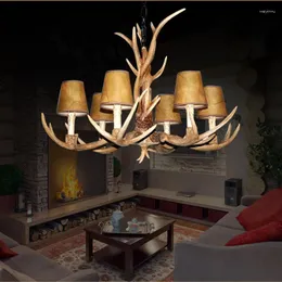 Lampadari Campagna Lampadario a 6 teste per illuminazione domestica Lampada natalizia per interni Pendenti e lustri Corna Ciondolo in legno