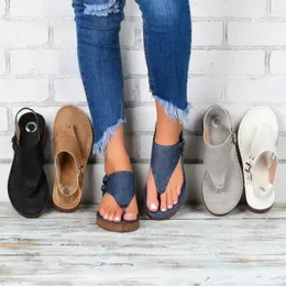Sandaler Europeiska och amerikanska sommarsillben Toe Sandalias Pu Leather Wedges Heel Thick Soled Women's Flip Flop 2024 Plus Size 43