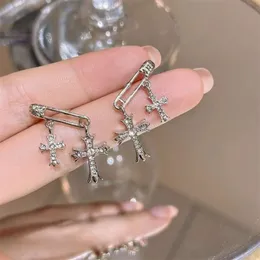 Designerörhängen för kvinnor CH CHROMES Cross JewerLry French med full diamantstil Kvinnlig kändisljus 925 Silver Needles Heart Ear Ring Girl Eardrop NLR3
