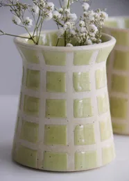 Handgefertigte Keramikvase, karierte Vase, Retro Modern, grüne Vase, Mid-Century Modern, Blumenvase, kleine Vase