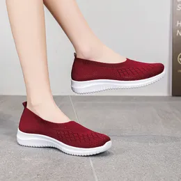 Tasarımcı Ayakkabı Kadın Nefes Alabilir Örgü Slip-On Trainers Yüzey Düşük Üstler Siyah Pembe Kırmızı Gri Boyut 36-42 GAI