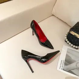 Sapatos de vestido Bombas de luxo para mulheres vermelho brilhante marca de fundo grande tamanho alto salto sexy festa pontiaguda casamento