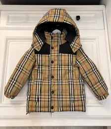 Projektant dziecięcy ubrania dla dzieci płaszcza płaszcza kurtka ubrania dziecięce z odznaką z kapturem z kapturem 2022 Fasion Stripe Gruba ciepła znana dziewczyna 5113163