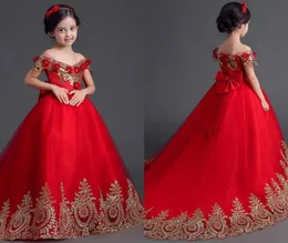 Red Gold Applique Girls Pageant Dresses 2021 오프 어깨 수정 구슬 손으로 만든 꽃 꽃 소녀 드레스 첫 성찬식 1592390
