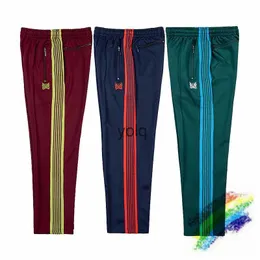 Calças masculinas 2023FW Agulhas Calças Homens Mulheres Multicolor Listras Calças Bordadas Borboleta Calças