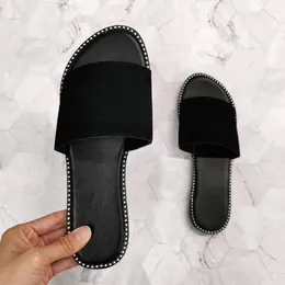 Sandaler 2024 Summer Style European och American Flat Ladies Beach Shoes tofflor Casual Woman
