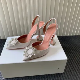 Amina Muaddi Begum Crystal-embellished Buckle Stain Pumps Shoes Spool Heels Sandaler Kvinnors lyxdesigners Klänning Shoe Evening Slingback Sandal Factory Factory