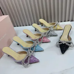 Mach Frasnable Slippers Women 6.5cm كعب منخفض الترتر الماء الماس القوس الصنادل المزخرفة مدببة إصبع القدم كلاسيكي أنيقة مصمم فاخر