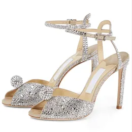 2024 Kvinnliga sandalpumpar berömda London dekorerade sandaler sacora 100 klack Italien trendig fisk mun kikar tå tå med pearl sling designer bröllop fest höga klackar sko sko