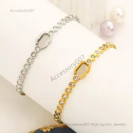 Designer smycken armband lyxguld Bangle Charm Kvinnor älskar gåvor Bangle Högkvalitativt rostfritt stål Non Fading Armband med lådor Engagemang Kärleksresor