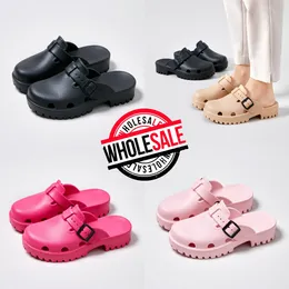 2024 CLOG BUCKLE DESIGNER SLIDER Sandaler Plattform Slippare Menskvinnor Vita rosa vattentäta skor Nursing Hospital 36-41