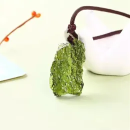 Un pendente in pietra di cristallo di aeroliti verde Moldavite naturale energetico - lotto corda Collana unica LJ201016279r