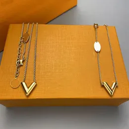 Designer halsband guld kärlek v armband armband långa halsband för kvinnor modesmycken trendig födelsedagspresent luxus-halskette lux281y