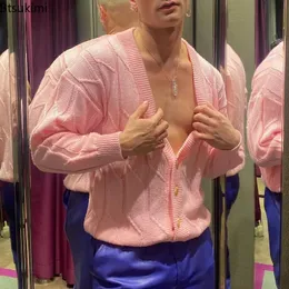 Seksi Derin Vneck Pembe Sweaters Erkek Moda Gevşek Düğmeli Uzun Kollu Örgü Haligan Bahar Modaya Giyim Sokak Giyim Düğme 240113