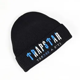 CAPS NYA UNISEX Luxury Populära Trapstar Logo Cap Designer Stickade Hatts Woolen Hats Autumn Winter Warm Hats Cap Beanie Hat Letter Embro