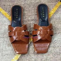 YL Designer Slippers Slippers Women's Sandals الكلاسيكية الكلاسيكية البسيطة مريحة ومصممة ysly مصمم روماني غير رسمي