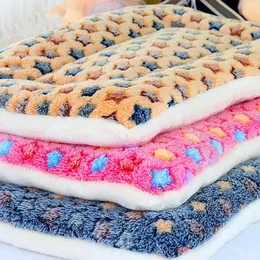 Soft Flannel Thickened Pet Soft Fleece Pad Pet Blanket Bed Mat For Dogs Puppy Cat Sofa Cushion Home Rug Keep Warm Sleeping Cover 240115