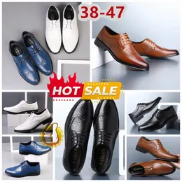 Modelos Zapatos de vestir de diseñador formal Hombre Negro Azul Blanco Zapatos de cuero Punta puntiaguda Traje de banquete para fiesta Diseñadores de tacón de negocios para hombres Zapatos EUR 38-47 suave