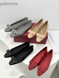 Spring and autumn patent leather flat ballet shoes are fashionable and comfortable, with a variety of colorful sizes. Sizes 34-40