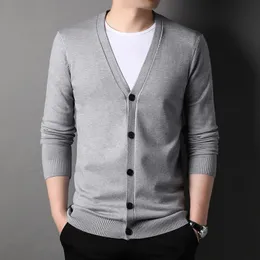 Spring Autumn Sticked Cardigan Men Solid Color V Neck Slim Fit Sweatercoat Fashiion Casual Single Breasted Sweaters 240113