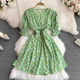 Partykleider 2024 Sommer Französisch Erste Liebe Süßes Kleid Kleine frische Taille Schlank Puffärmel V-Ausschnitt Blumen