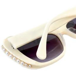 Ny lyxmodell Butterfly Cateye Gradient Solglasögon UV400 Women Italy Plank Artificial Pearl Decorated481 56-16-140 för receptbelagd Fullset Design Case