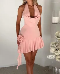 Vestidos casuales Mujeres Detalle de rosa Fiesta Moda 2024 Halter Ruffle Hem Sexy Sin mangas Cuello colgante Mini Dulce Vestido elegante