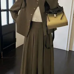 Womens Autumn Vintage Blazer Pleated Half kjol Twopiece Hepburn Casual Löst montering Rund hals Suit Aline Set 240115