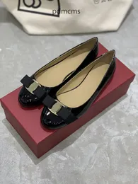 Scarpe eleganti da donna con punta tonda in pelle piatta, fiocco in pelle di vitello di prima qualità, eleganti tacchi quadrati alti, scarpe singole da donna