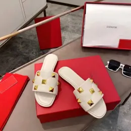 Homens sandália praia mulheres mule viagem 10a top qualidade couro genuíno luxo sapatos casuais chinelos presente mocassim verão ao ar livre slide plana designer rebite sandale sliders