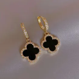 Stud Designer Earrings Four-leaf Clover Earring for Women Senior Classic Small Fragrant Wind Earrings New Clover Ear Ring 18k Light Luxury Flash Earloop Nice 2024