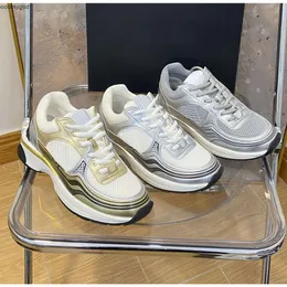 2024 Senaste modellen Golden Sier King Sports Shoes Breattable Mesh + fluorescerande övre 4cm sula för omedelbar höjdökning. Must-ha pappa sneakers snygga bekväma