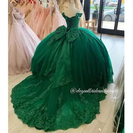 Elbiseler Emerald Yeşil Prenses Quinceanera Elbiseler Aplikler Boncuklar İnciler Omuz Dantelli Korsa Prom Tatlı 16 Elbise Vestido De 1