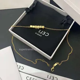 Mode Celins smycken Ny personlig färg Square Halsband Ce Family Dice Letter Net Red Samma mode