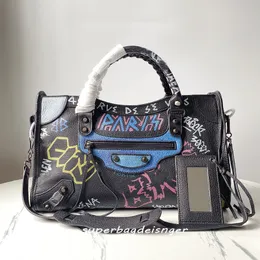 10a designer handväska väska graffiti cagole motorcykelväskor retro vintage crossbody axel äkta getskinn mjukt läder kvinnors unisex affärspåsar