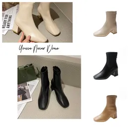 Botas de tacón alto Diseñador Cuero de vaca suave Otoño Invierno Tacón grueso Zapatos de mujer 100% Cremallera de cuero real Carta de moda Hebilla de metal Tacones de dama