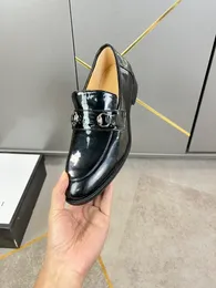 2024 neue Männer Designer Sleafers Schuhe Original Hochzeit Paty luxuriöser Kleidungsschuhe echte Leder klassische elegante Ladungsstiefel runde Zehen -Bürostiefel mit Schachtel