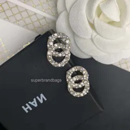 Gioielli del canale di moda Nuovi orecchini di perle intarsiati a diamante full con diamanti Coppia Celebrità Celebrità in stile Classic con moda vintage medievale