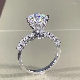 Klusterringar platin-pläterad kristallring för kvinnor modetrend finger kvinnlig fest engagemang bröllop klassiska smycken