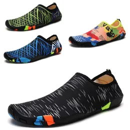 Hot Selling Summer High-kvalitet Casual Slippers Sport Soft Sole Sandals Classic Socks and Shoes for Men and Women