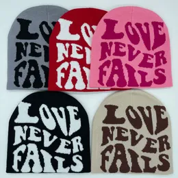 Mode Y2K Strickmützen Brief Love Never Fails Wolle Acryl Strickmütze Frauen Beanie Hüte Winter Männer Casual Schädelkappen Warme Mützen