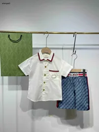 Lyxig babyspårsuits Karta ärmdräkt Storlek 110-160 Polo-skjorta med flip krage och bokstäver över hela tryckta shorts jan10