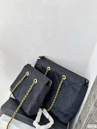 2024 حقيبة مصممة حقيبة نسائية جديدة لسلسلة الذهب السوداء شعار التسوق حقيبة تسوق المظلة كتف واحد قطري الممتدة حقيبة من العصور الوسطى