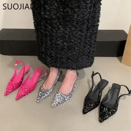 Suojialun bling sandália feminina moda dedo do pé apontado raso deslizamento em senhoras elegante estilingue sapatos bombas de salto médio sapatos 240115