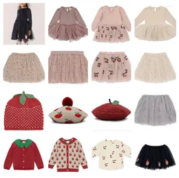 Abiti da ragazza Abito da bambina per bambini 2024 KS Autunno Gonna in garza con paillettes per bambini e cardigan alla fragola con cappello lavorato a maglia