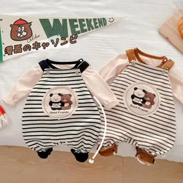 Wiosna jesień 02 rok niemowlęcia kombinezon kreskówka paski kreskówka Niedźwiedź Cute Vintage Borde Bodysuit Casual Baby Parkas 240116