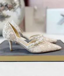 새로운 우아한 신부 웨딩 샌들 신발 여성의 발 뒤꿈치 디자이너 Aurelie Point-Toe Pumps with Pearl 장식 흰색 검은 색 하이힐 레이디 럭셔리 샌들 리아 신발