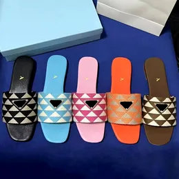 Женские тапочки из ткани с вышивкой Slide Luxurys Дизайнерские шлепанцы для обуви треугольные ползунки Мужские летние черные туфли Sandale Prad на низком каблуке модные сандалии для бассейна