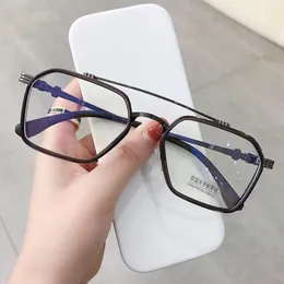 2024 Luxury Designer CH Sunglasses for Women Chromes Glasses Frames Mens New Flat Metal装備Meopia Lens Heart Eyeglass Frame Ladies Unisex Ieewear kkyj